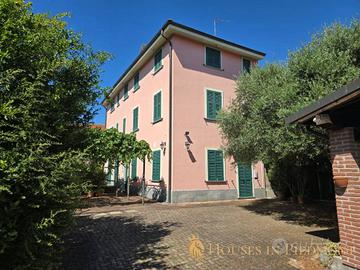 Villa di 225 m² con più di 5 locali e box auto a P