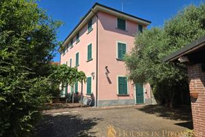 Villa di 225 m² con più di 5 locali e box auto a P