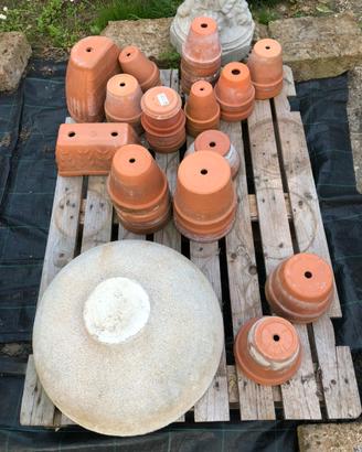 Vasi in terracotta e cemento