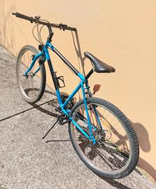 MTBIKE CON RUOTE DA 26 CAMBIO SHIMANO E CARBONIO 