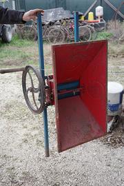 Pigiatrice a barella uva