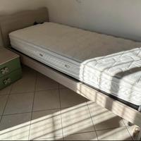 Letto da 1 piazza con comodino
