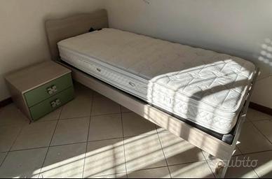 Letto da 1 piazza con comodino