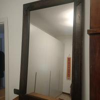 Specchio con cornice di legno indiano