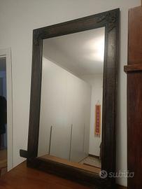 Specchio con cornice di legno indiano