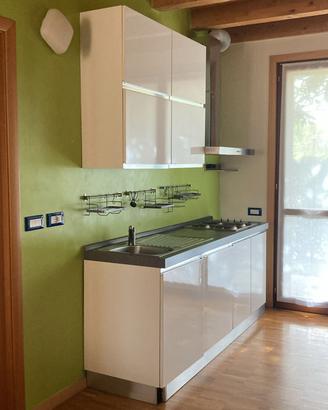 Arredo completo trilocale – cucina, soggiorno