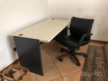 scrivania e sedia
