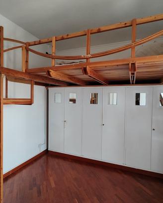Letto 1,5 / 2 piazze soppalcato con scala libreria