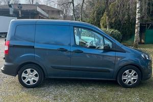 Ford Transit Courier 2023 km 22000