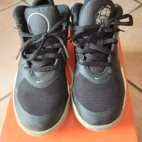 Nike Team Hustle D9 (35,5)
