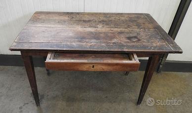 Tavolino in legno di noce massiccio 110 x 65 cm