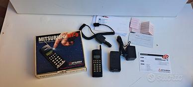 Telefono cellulare vintage Mitsubishi MT-9 con sca