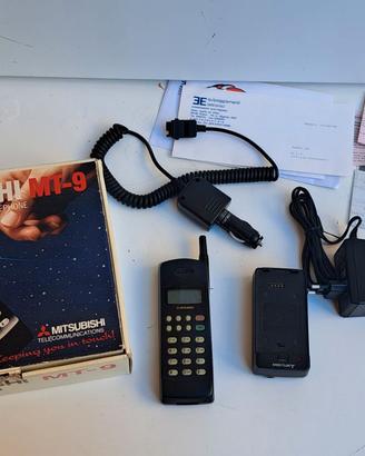 Telefono cellulare vintage Mitsubishi MT-9 con sca