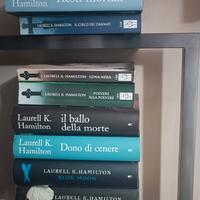 Laurell K Hamilton 10 Romanzi di Anita Blake