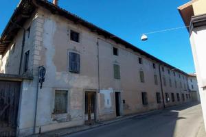 AMPIA CASA D'EPOCA DA RISTRUTTURARE IN CENTRO