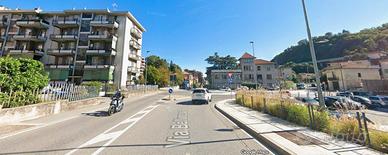 Trilocale a Como con due balconi e posto auto