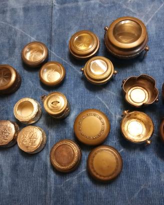 Lotto 20 antiche scatolette in ottone
