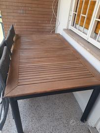 Tavolo in legno da esterno