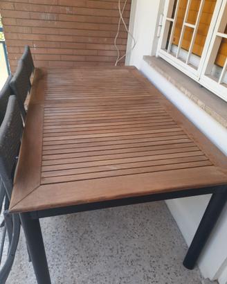 Tavolo in legno da esterno