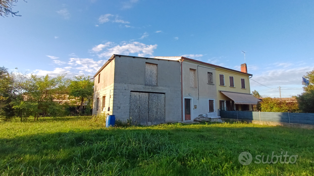 Porzione di rustico con 1000 mq di terreno