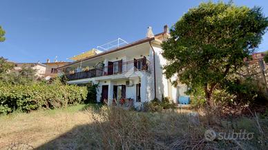 VILLA A SCHIERA A CASTELNUOVO DI PORTO
