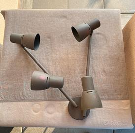 Lampada con die bracci mobili