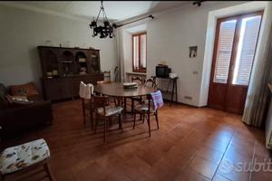 Appartamento spazioso con giardino e garage