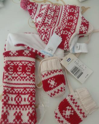 cappellino sciarpa e guanti  chicco 