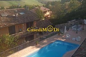 Casa indipendente di 260 m² con più di 5 locali e 