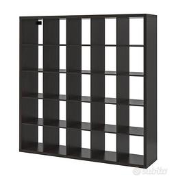 libreria kallax Ikea colore nero marrone.