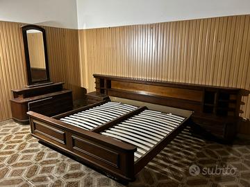 Camera da letto completa in legno stile svizzero