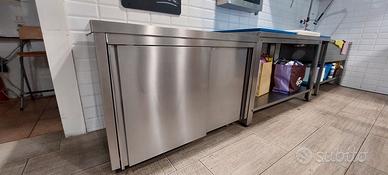 Tavolo inox armadiato 