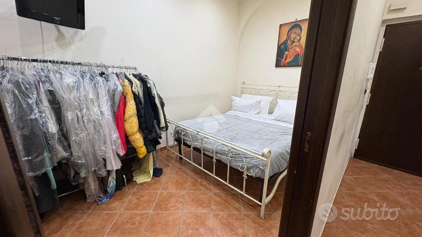 MONOLOCALE A NAPOLI - Altro