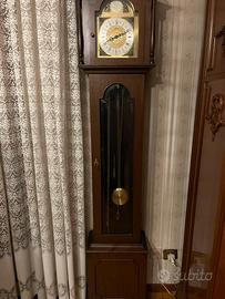 Orologio a pendolo da terra