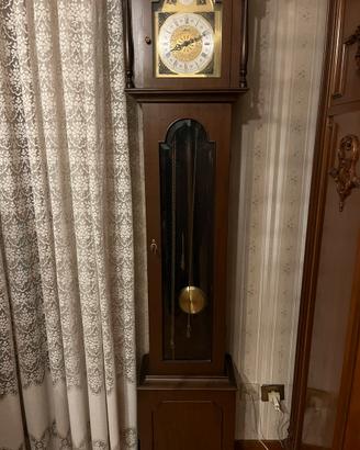 Orologio a pendolo da terra