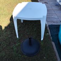 tavolino da giardino più base ombrellone 