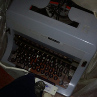 Macchina da scrivere Olivetti
