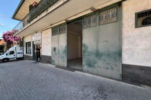 Rif.LA91| magazzino aci sant'antonio