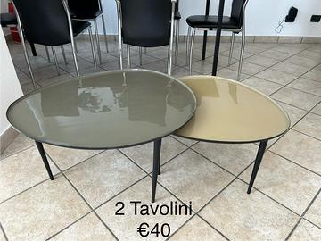 Coppia di tavolini in acciaio moderni