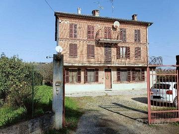 Immobile in asta di 158 m² con 3 locali e box auto