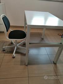 Scrivania e sedia IKEA per bambini elementari