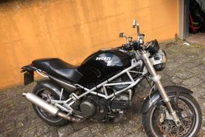 Ducati Monster 600 a carburatori- Molto carbonio