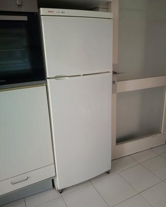 Frigorifero con freezer marca Bosch 