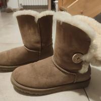 Ugg stivaletti con bottone n.39