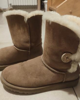 Ugg stivaletti con bottone n.39