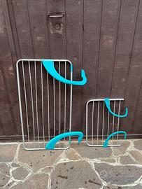 Due stendibiancheria da balcone