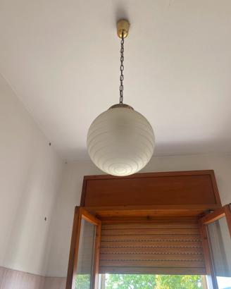 Lampadario vintage anni 70 a globo in vetro