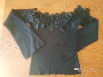 Maglia nera scollo barchetta