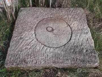 Antico manufatto in pietra