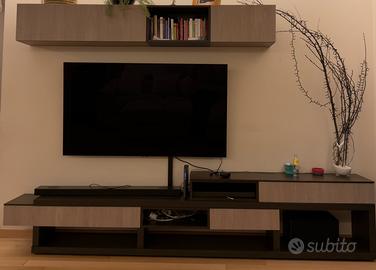 Parete attrezzata + tavolo